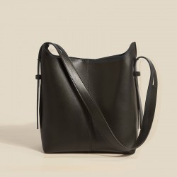2025 summer new commuter bags for women, Korean style, simple and easy to wear, single shoulder bucket bag, large capacity, fashionable crossbody tote bag
